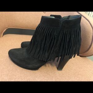 Gorgeous black suede Paul Green tassel booties 9